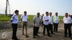 Presiden Joko Widodo didampingi sejumlah menteri kabinet beserta Gubernur Jawa Barat meninjau Bandar Udara (Bandara) Internasional Kertajati di Majalengka, Jawa Barat, Kamis (14/1). (Liputan6.com/Faizal Fanani)