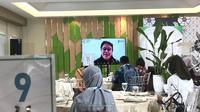 Direktur Jenderal Kefarmasian dan Alat Kesehatan Kementerian Kesehatan, Dra. Lucia Rizka Andalucia soal alat kesehatan termasuk benang bedah masih didominasi produk luar negeri. Lucia hadir secara daring di acara Kalbe, Jakarta, Kamis (16/3/2023). Foto: (Liputan6.com/Ade Nasihudin).