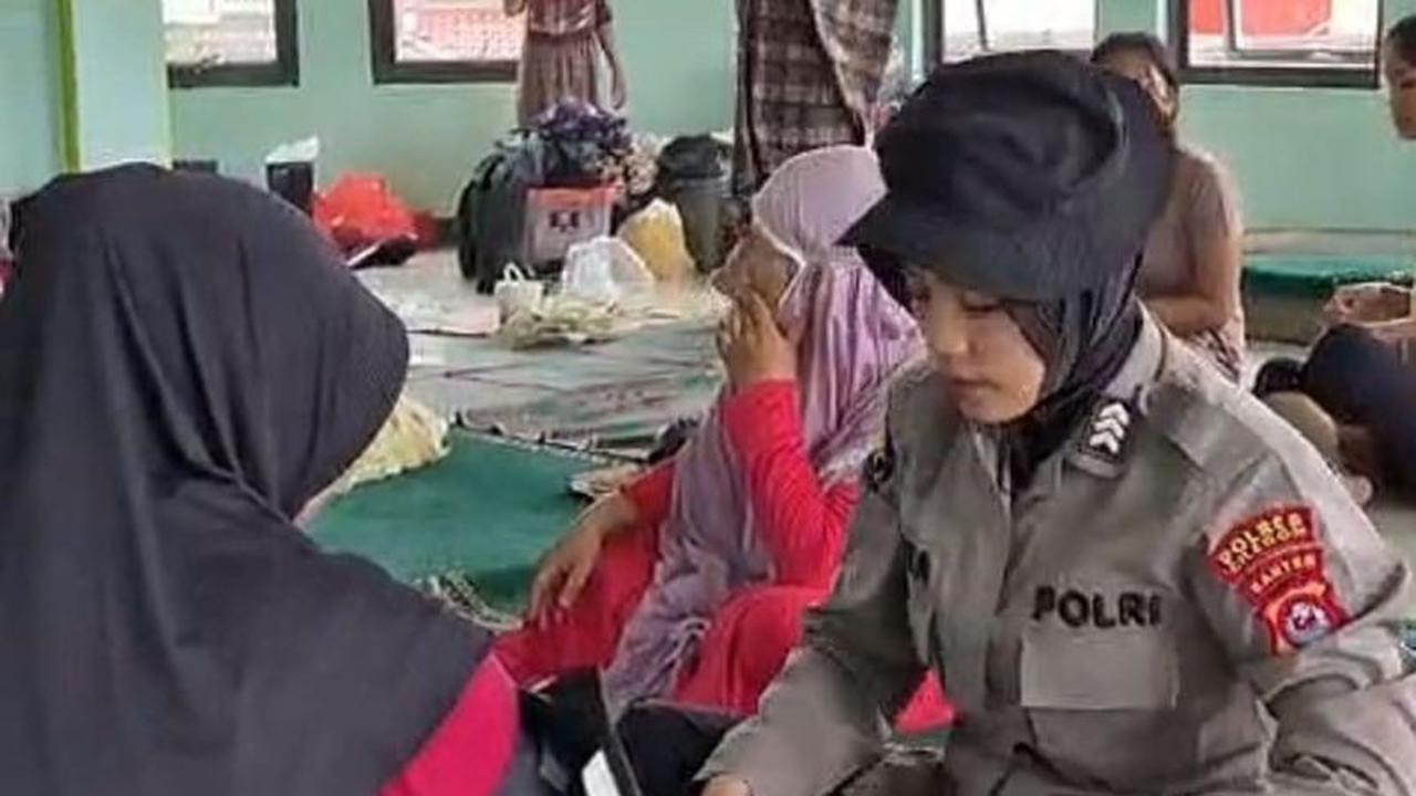Polda Banten Berikan Layanan Kesehatan dan Evakuasi Cepat Korban Banjir Cilegon
