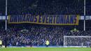 Suporter Everton membentangkan banner dalam laga lanjutan Piala FA 2024/2025 melawan Bournemouth di Goodison Park, Liverpool, Inggris, Minggu (09/02/2025) WIB. (AP Photo/PA/Peter Byrne)