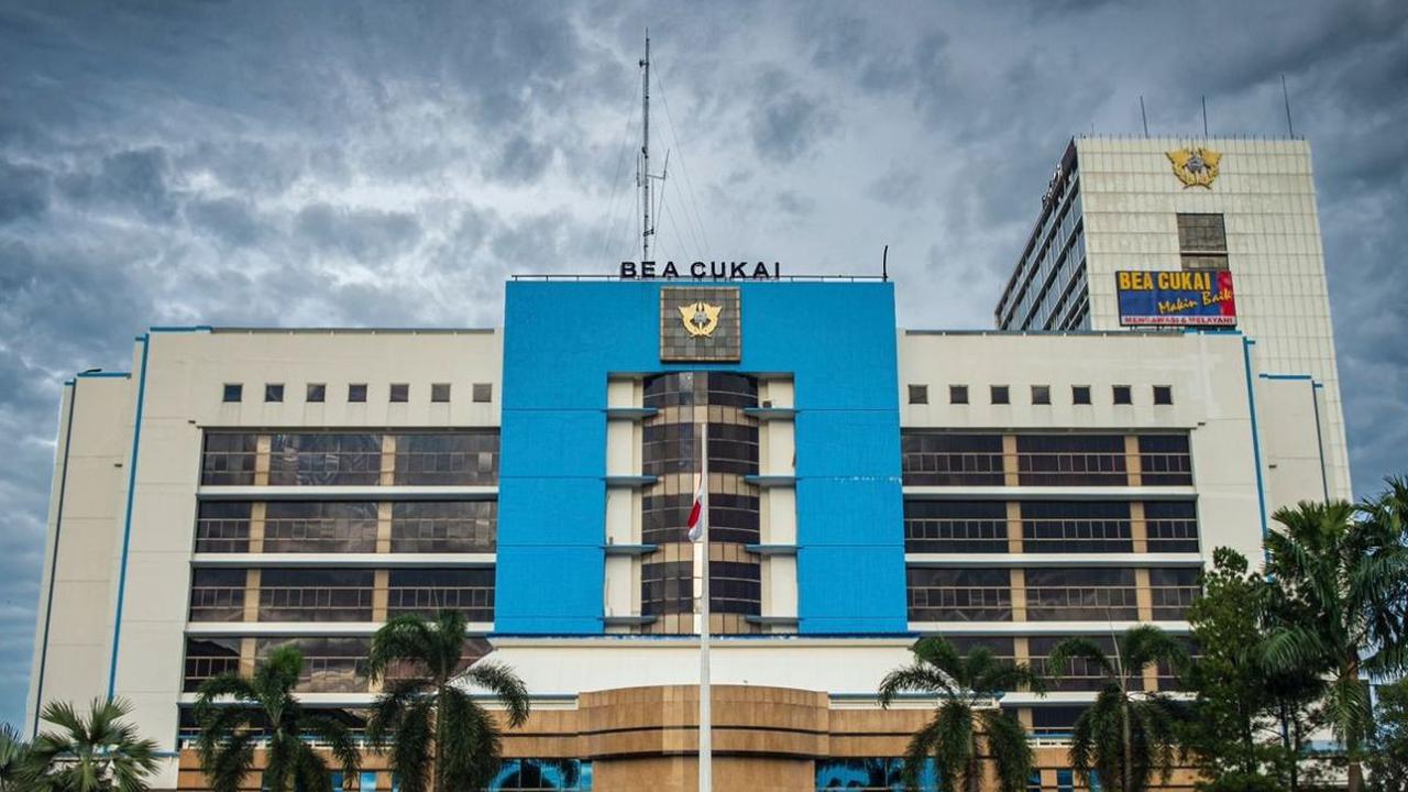 Sikap Direktorat Jenderal Bea dan Cukai (DJBC) Kementerian Keuangan (Kemenkeu) yang memantau pergerakan pelaku jasa titip (Jastip) produk dari luar negeri, dinilai kontraproduktif.