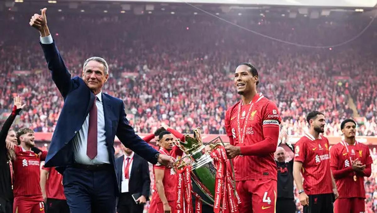 Penantian Panjang Usai, Liverpool Angkat Trofi Juara Liga Inggris di Anfield
