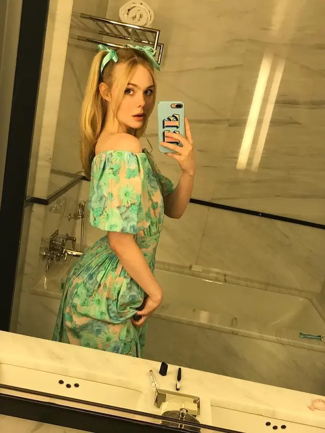 Pesona Elle Fanning (sumber: instagram/@ellefanning)