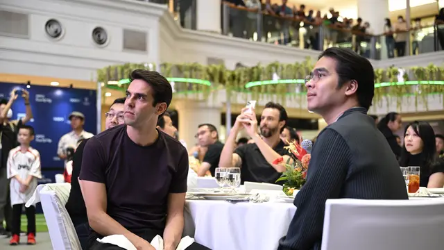 Kaka saat makan siang bareng dengan partner Oppo dan perwakilan media nasional