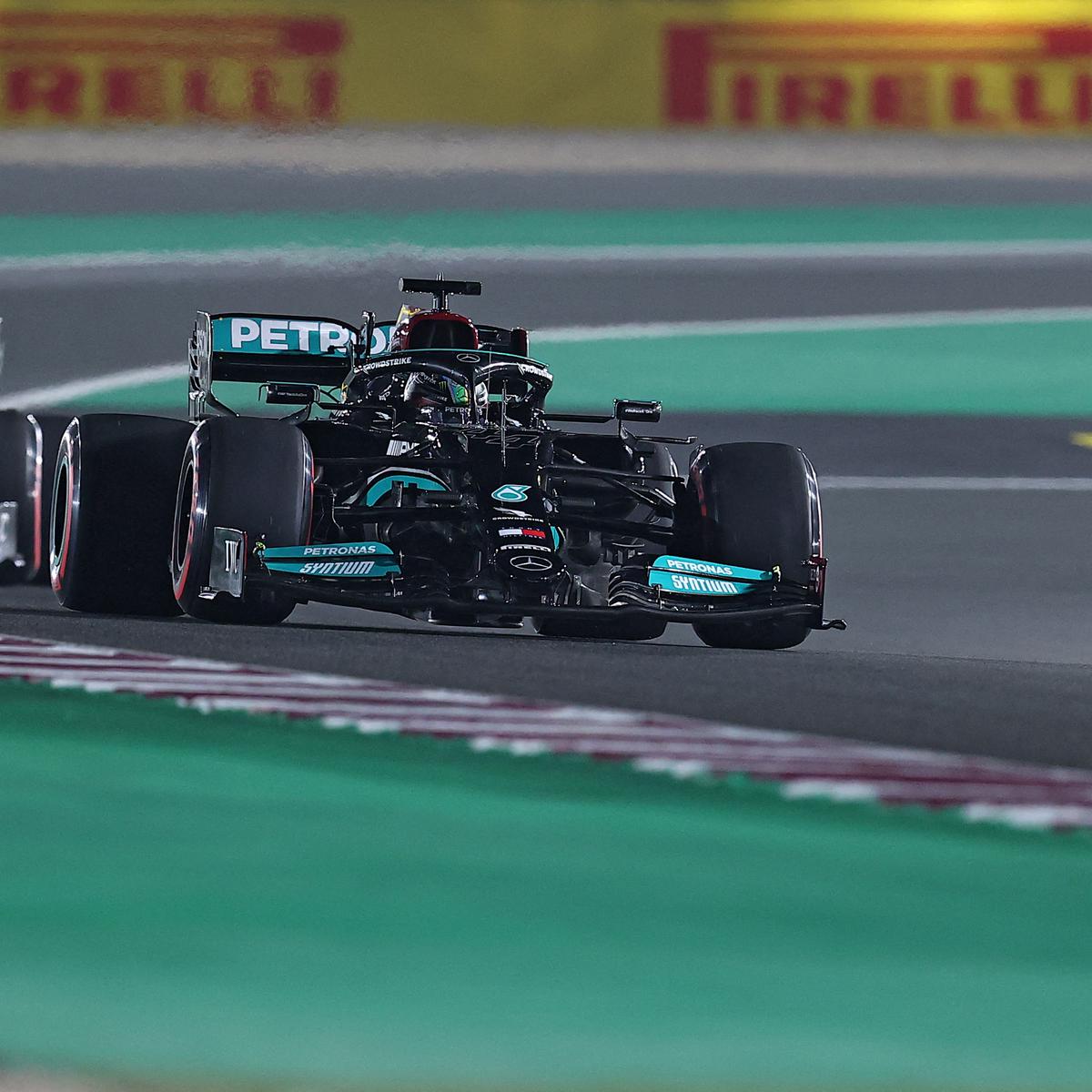 Hasil Kualifikasi F1 Gp Qatar Raih Pole Position Lewis Hamilton Asapi Max Verstappen Ragam Bola Com