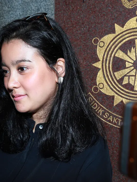 "Sekarang sudah melakukan pengaduan untuk situs ilegal. Tapi memang masih sangat sulit karena dari teknologi belum maksimal, karena situs-situs setelah ditutup bisa dibuka lagi," aku istri pembalap Ananda Mikola ini. (Deki Prayoga/Bintang.com)