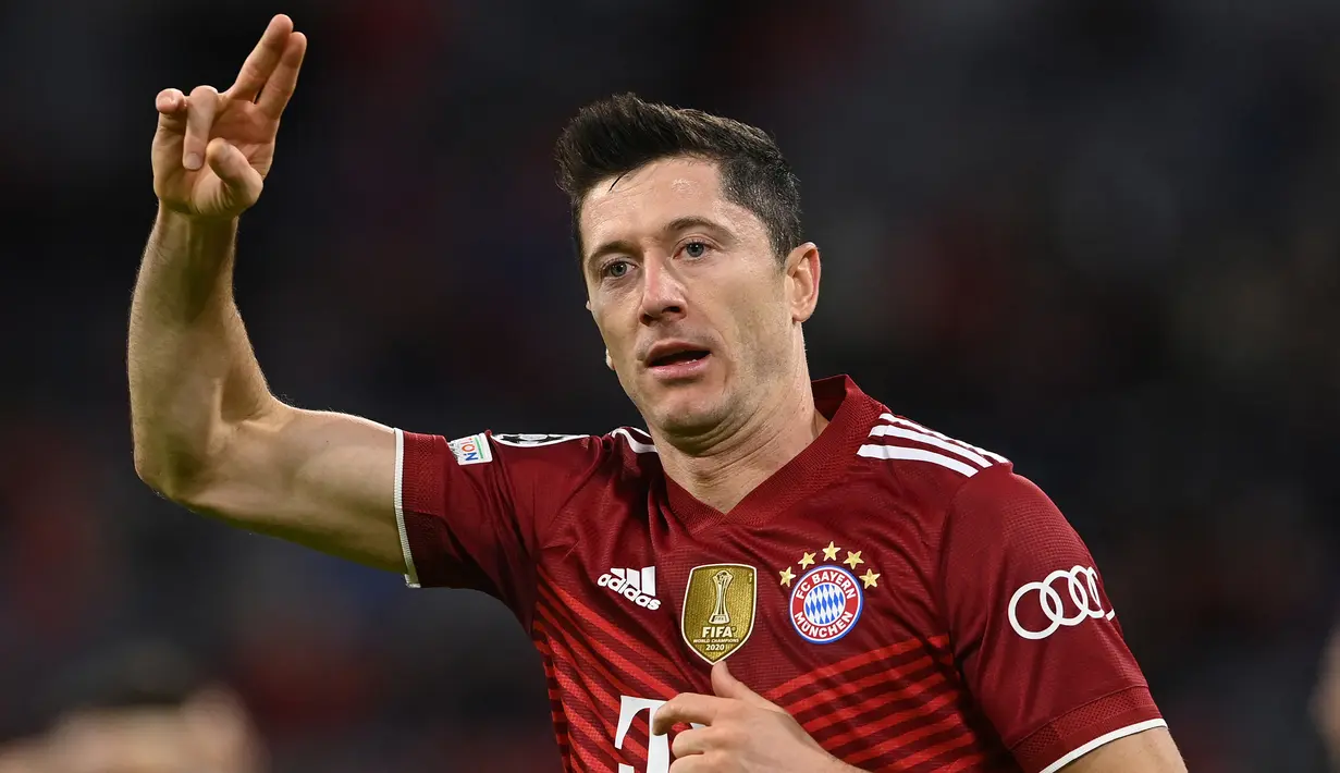 Robert Lewandowski. Striker yang telah 8 musim membela Bayern Munchen ini total telah membuat 20 kali braces dalam 100 laga di Liga Champions bersama Borussia Dortmund dan Bayern Munchen. Braces teranyarnya dibuat saat Die Roten mengalahkan Dynamo Kiev 5-0, 29 September 2021. (AFP/Christof Stache)