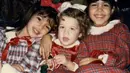 Nah ini saat Kim Kardashian, Khloe Kardashian dan Kourtney saat kecil. Menggemaskan nggak ada obat! (twitter/krisjenner)