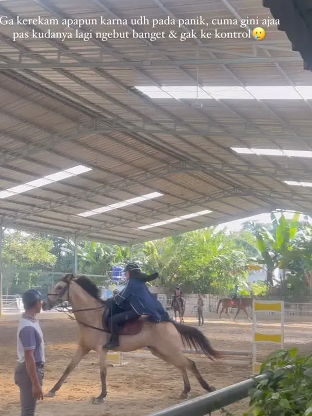 7 Potret Dinda Hauw Jatuh Waktu Berkuda, Langsung Dilarikan ke UGD