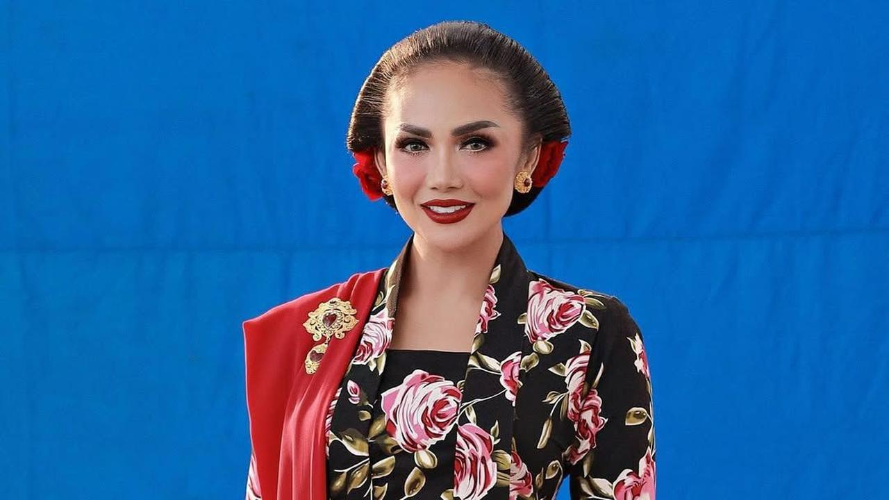 Tampil Anggun Berkebaya, Ini 8 Artis yang Lestarikan Warisan Kartini