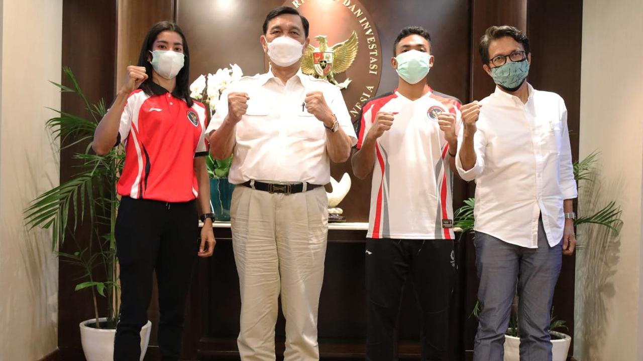 Luhut bersama Lalu Muhammad Zohri dan Alvin Tehupeiory