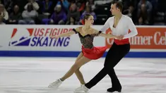 Pasangan atlet ice skating Jerman, Annika Hocke dan Ruben Blommaert menunjukkan gerakan saat bersaing dalam kategori Pairs Short Program pada ISU Grand Prix of Figure Skating Skate America di Everett, Washington, Jumat (19/10). (AP Photo/Ted S. Warren)