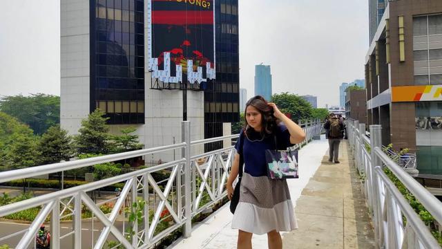 Atap jembatan penyeberangan orang (JPO) di kawasan Jalan Sudirman dibuka Pemprov DKI Jakarta. (Liputan6.com/Rizki Putra Aslendra)
