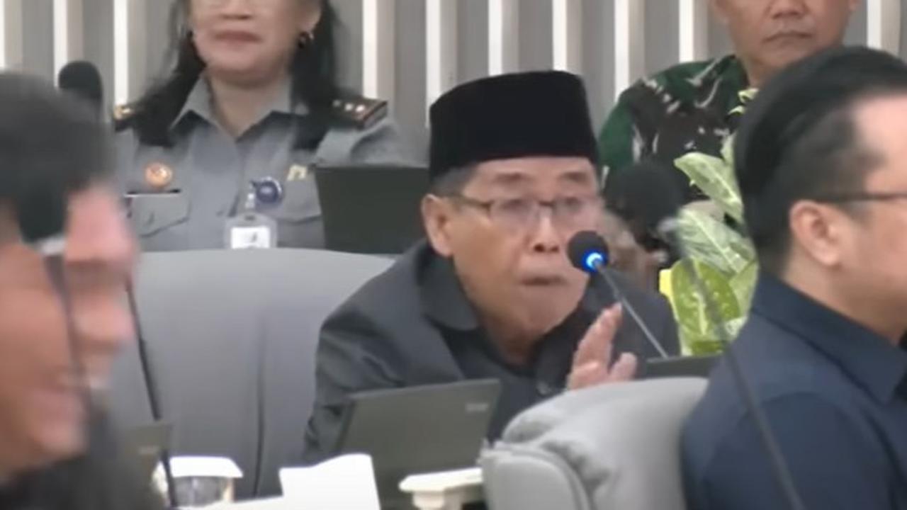 VIDEO: PDIP Emosi Hingga Walk Out Tersinggung Ucapan Demul "Tak Ada Superman, Gubernur Harus Klarifikasi!"