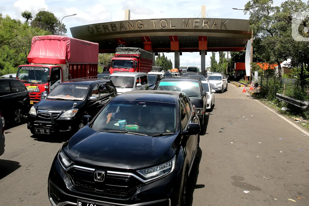 FOTO: Sistem Buka Tutup Jalan Menuju Pelabuhan Merak