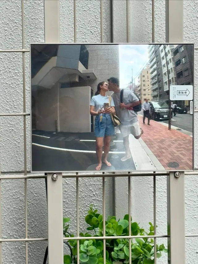 Gaya Serasi Rio Dewanto dan Atiqah Hasiholan Liburan di Jepang, Tampil Casual Playful Bak Pasangan Remaja