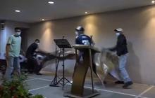 VIDEO: Refly Marah Diskusi Dibubarkan "Kalau Takut Rakyat Berpikir, Pemimpinya Pasti Primitif!"
