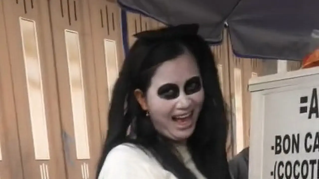 Saat Mbak Kuntilanak Jualan Papeda Jadi Viral di TikTok