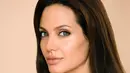 Nah yang terakhir kayaknya semua orang pasti setuju. Angelina Jolie memang terkenal miliki bibir seksi dari sananya dan bikin semua cewek iri. (instagram/angelinajolieofficial)