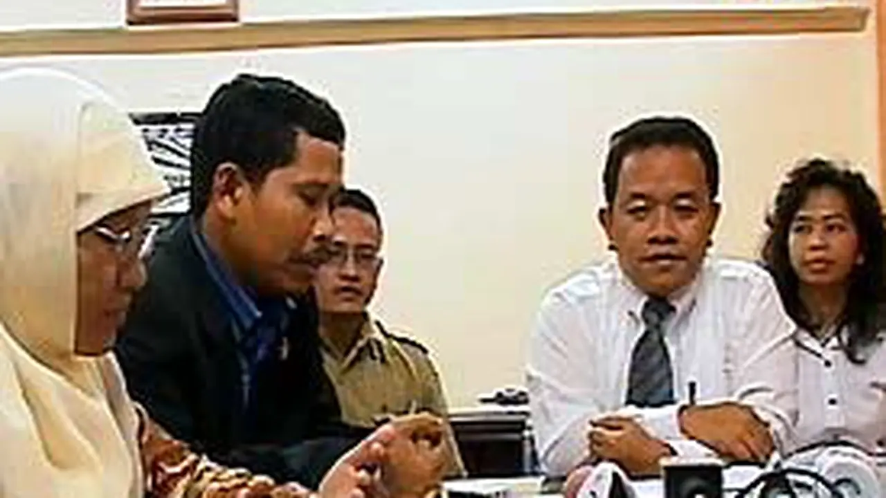 081103ccaleg.jpg