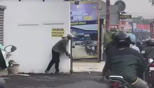 Heboh Pria Mengendap-endap Diduga Bawa Pistol di Tangsel