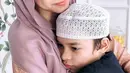 Sebagai seorang ibu, BCL selalu ada di samping Noah Sinclair. Ia akan selalu siaga menemani tumbuh kembang Noah. Momen Noah dipeluk BCL ini sukses bikin haru. Banyak warganet menyanjung BCL dengan menyebut BCL adalah sosok luar biasa bagi Noah. (Liputan6.com/IG/@bclsinclair)