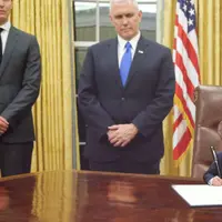 Lelucon tentang Donald Trump belum kelar. Ini sederet keisengan netizen lainnya selain meme. (Via: boredpanda.com)