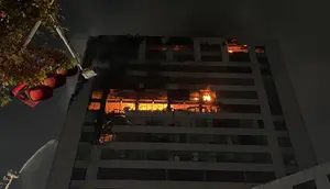 Warga Dengar Dua Kali Ledakan Sebelum Gedung Bapenda DKI Kebakaran