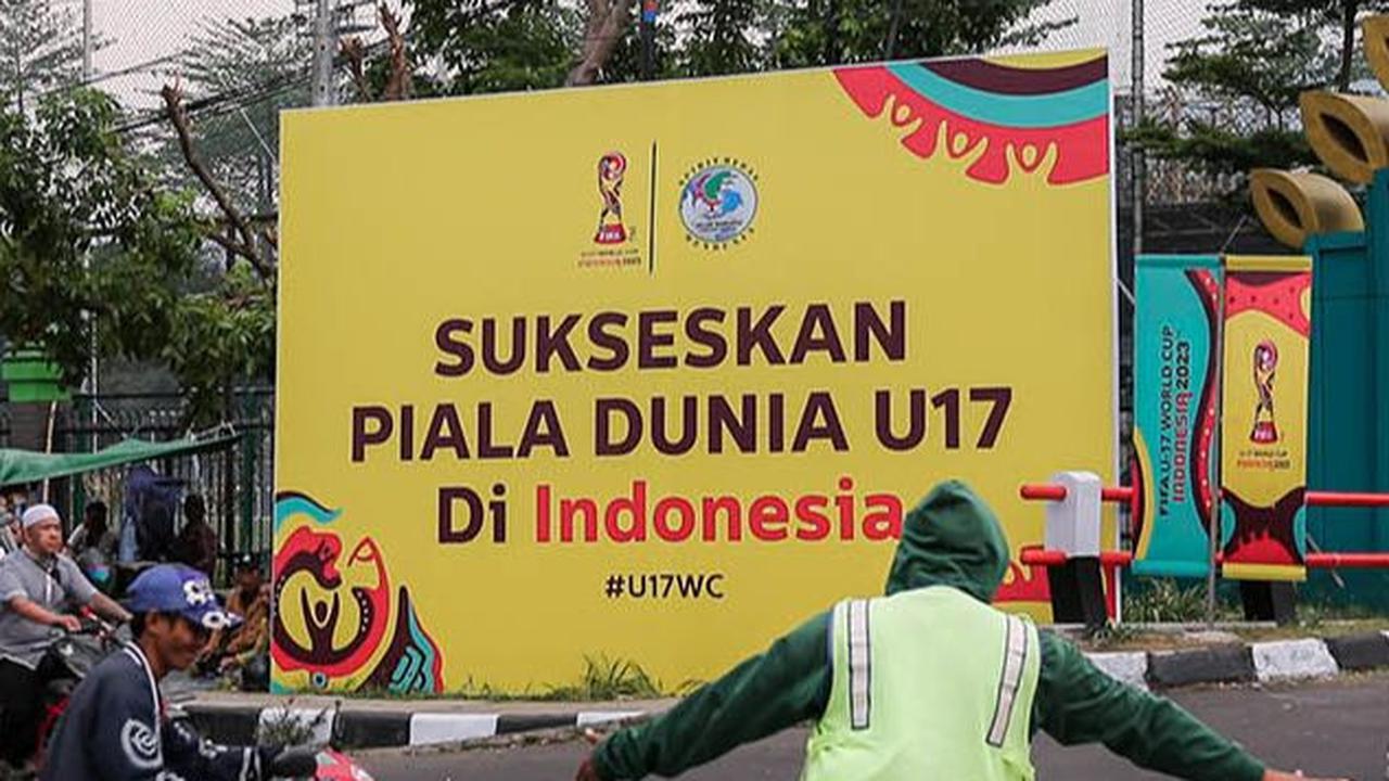 Bola.com berkesempatan untuk mengunjungi Stadion SJH pada Sabtu (21/10/2023) untuk mengecek persiapan stadion berkapasitas 30.100 penonton itu menjelang Piala Dunia U-17 2023.<br>