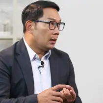 Ridwan Kamil saat wawancara khusus dengan tim Liputan6.com di Jakarta, Kamis (9/11/2023). (Liputan6.com/Herman Zakharia)