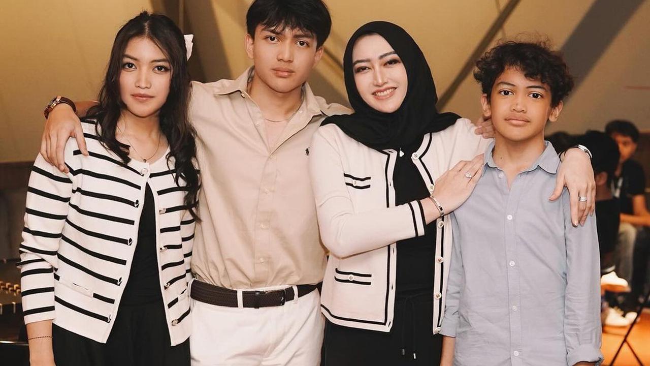 7 Potret Anak Sahrul Gunawan Kini, Sudah Pada Besar - Ganteng dan Cantik