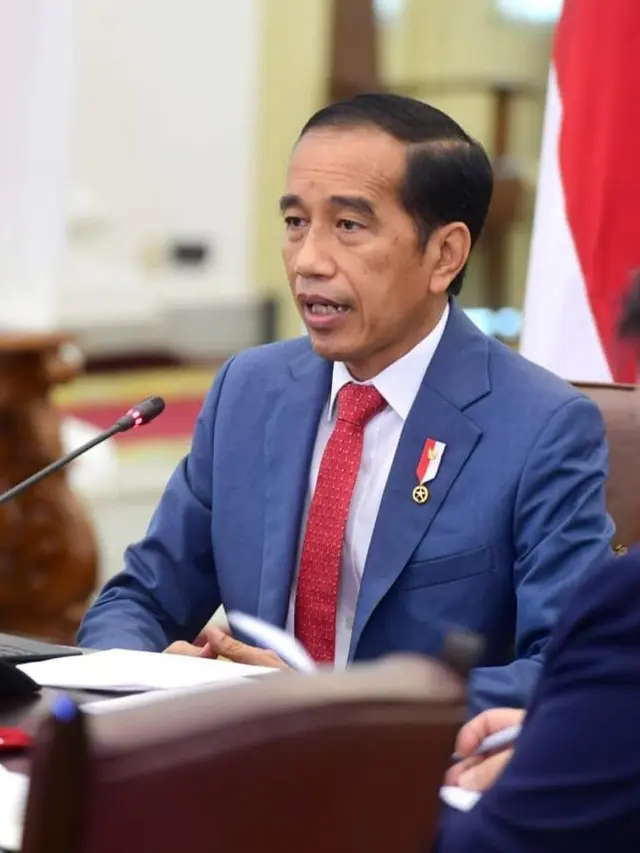Jokowi.