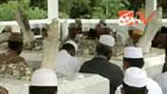 Ribuan warga di Mandailing Natal, Sumut, berziarah ke makam para syekh dengan harapan mendapat pahala. Para peziarah juga yakin akan mendapat kemudahan dalam kehidupan. 