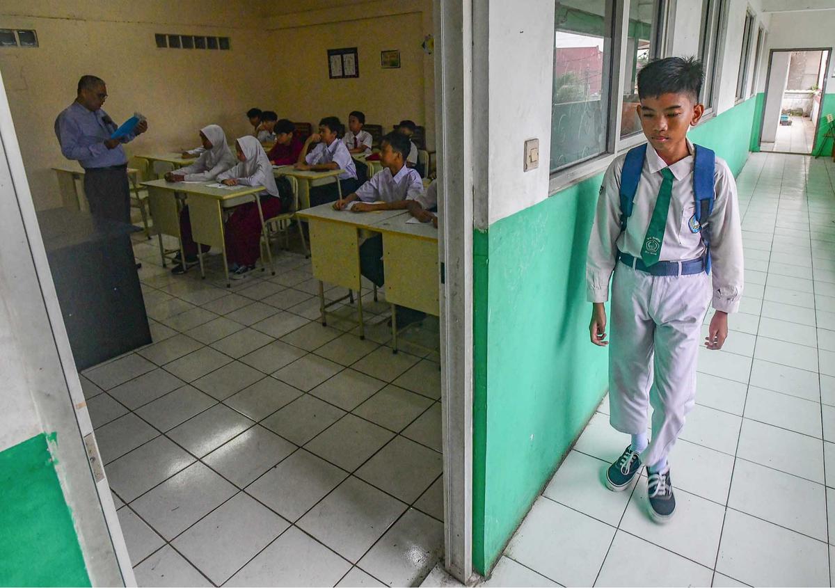 FOTO: Hari Pertama Tahun Ajaran Baru, SMP Swasta Gratis di Depok Resmi Dimulai