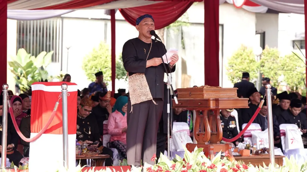Wali Kota Depok saat mengikuti upacara peringatan HUT ke-78 Kemerdekaan Indonesia di Balai Kota Depok