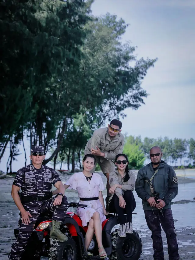 Puteri Indonesia DKI 4 2022, Nurkhotimah bersama Letkol Marinir Edy Effendi di Kepulauan Seribu