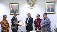 Menteri Pendayagunaan Aparatur Negara dan Reformasi Birokrasi, Syafruddin menerima Hasil Laporan Kinerja Pemerintah Pusat (LKJPP) Tahun anggaran 2018