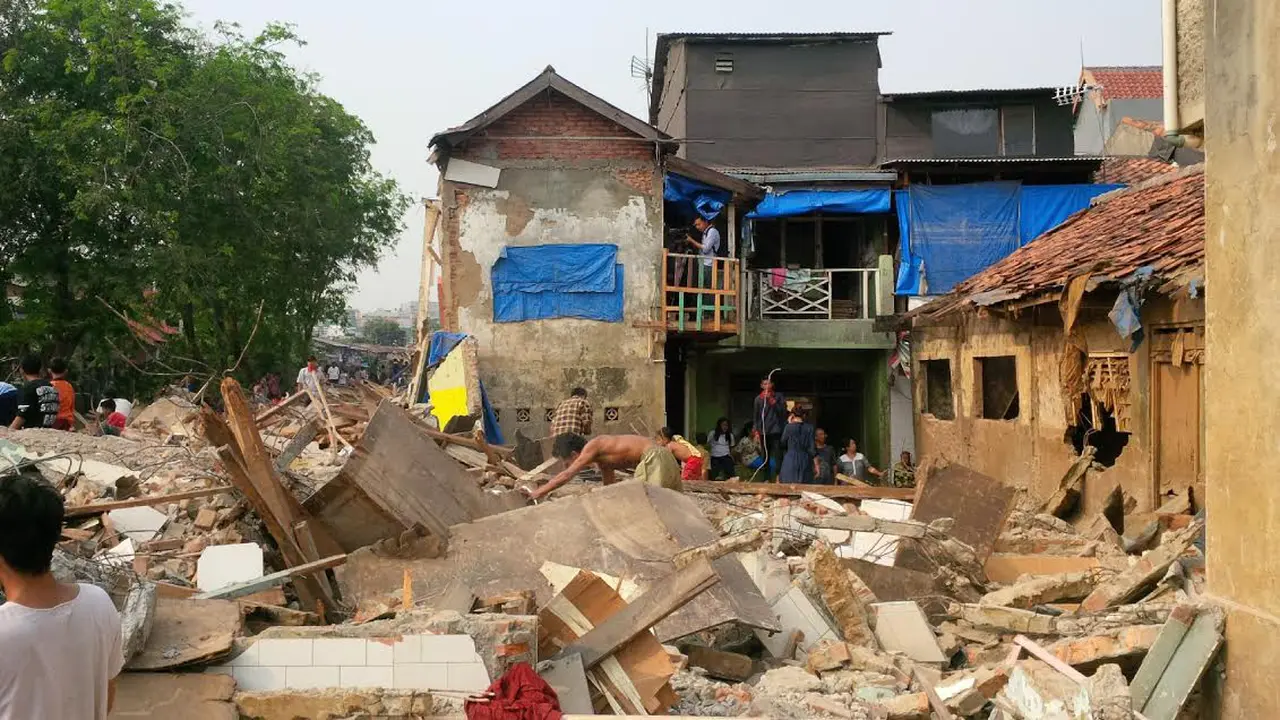 Warga Kampung Pulo Heboh, 1 Rumah Tak Bisa Dirobohkan Eskavator