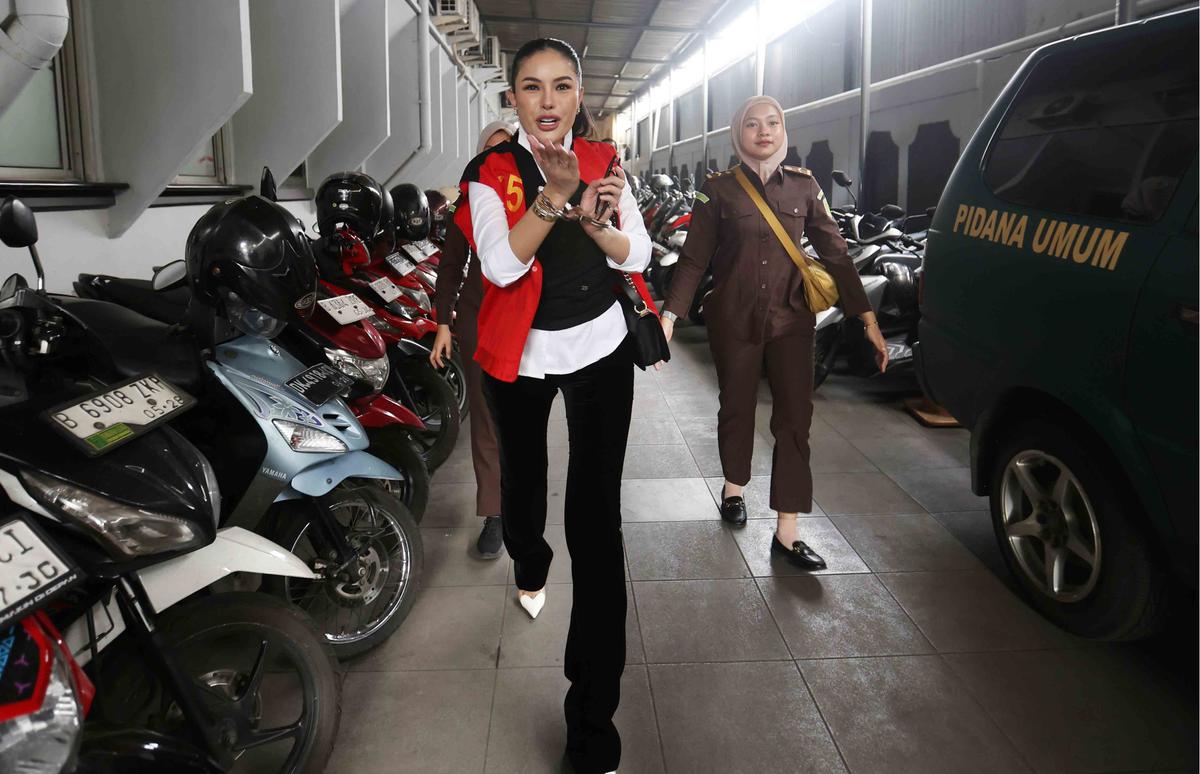 FOTO: Artis  Nikita Mirzani Dituntut 11 Tahun Penjara dalam Kasus Pemerasan dan TPPU