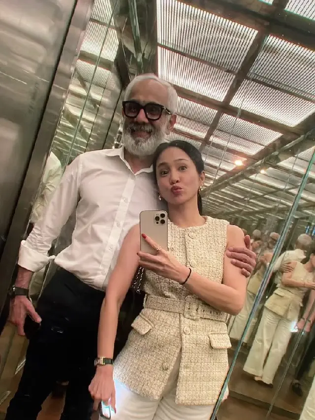Momen Romantis Sukhdev Singh dengan Bunga Zainal (credit: instagram/sukhdev21apr)