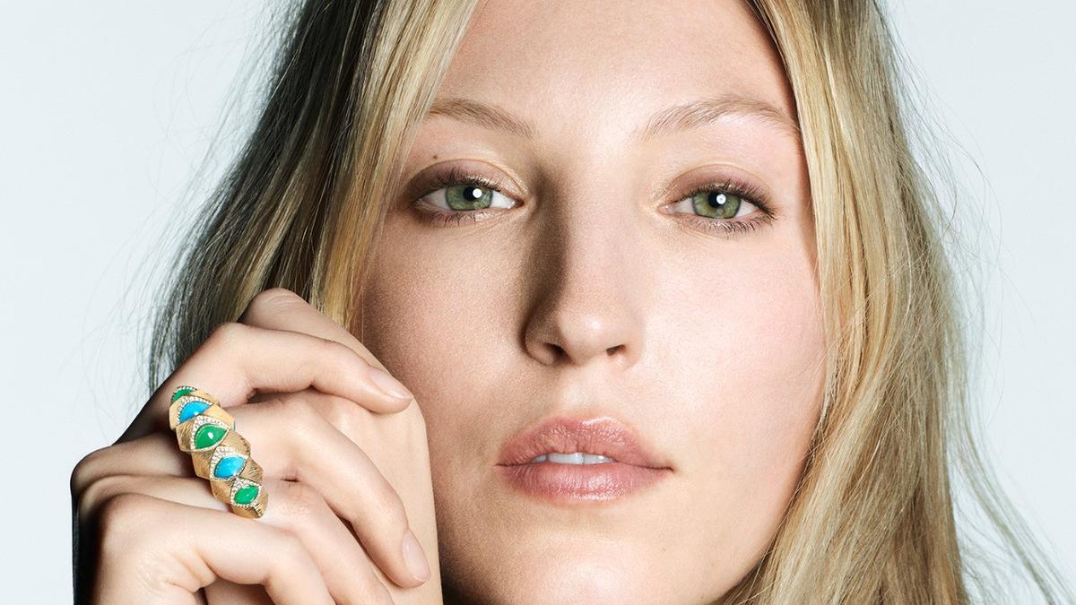 Pesona Ella Richards Pancarkan Aura Mewah dengan Koleksi Perhiasan Berhias Batu Turquoise Besar, Piaget Sunlight Panorama