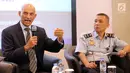 Senior Director BSA Tarun Sawney (kiri) memberi keterangan pers pada peluncuran kampanye Legalize and Protect di Jakarta, (18/3). Hasil kampanye ini dapat mendorong ribuan perusahaan untuk melegalkan berbagai asetnya. (Liputan6.com/Fery Pradolo)