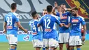 Pemain Napoli merayakan kemenangan atas Genoa pada laga lanjutan Seria A di Stadion Comunale Luigi Ferraris, Kamis (9/7/2020) dini hari WIB. Napoli menang 2-1 atas Genoa. (Tano Pecoraro/LaPresse via AP)