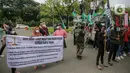 Massa aksi yang tergabung dalam Himpunan Mahasiswa Islam (HMI) menggelar aksi didepan Gedung Mahkamah Agung, Jakarta, Selasa (25/10/2022). Dalam aksinya mereka mendesak Mahkamah Agung agar memberikan atensi khusus terkait praktek mafia tanah mafia peradilan. (Liputan6.com/Faizal Fanani)