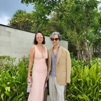 Simak deretan potret Karina Suwandi, tampil menawan dalam balutan ragam busana yang super stylish.
(Foto: Karina Suwandi/ Instagram)