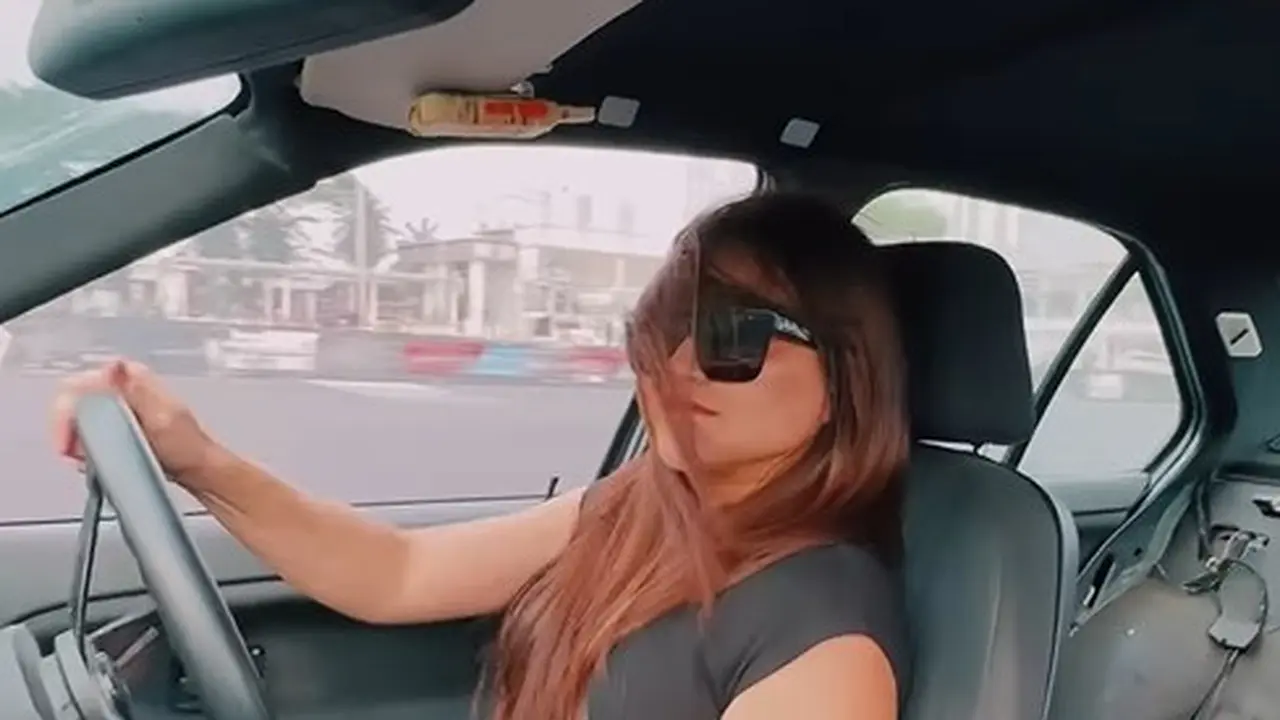 Potret Nathalie Holscher saat drifting (Sumber: Instagram/nathalieholscher)