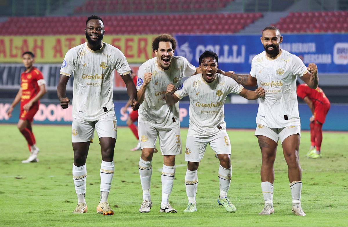 FOTO: Dengan 9 Pemain, Persija Jakarta Ditaklukkan Arema  FC 1-3