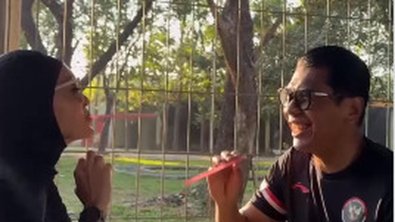Bak Remaja Lagi Jatuh Cinta, Romantisnya Jenderal Rudi 'Gajah' Minum Kelapa Mud