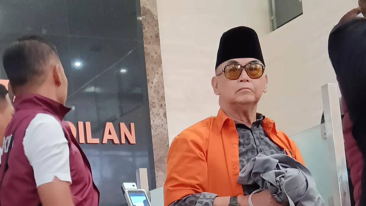 Pimpinan Pondok Pesantren (Ponpes) Al-Zaytun, Panji Gumilang kembali ditetapkan tersangka. Kali ini, Panji dijerat dengan kasus dugaan tindak pidana pencucian uang (TPPU).
