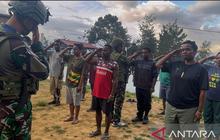 Tahukah Anda Manfaatnya? Satgas TNI Latih Pemuda Jayawijaya Peraturan Baris Berbaris untuk Disiplin dan Karakter